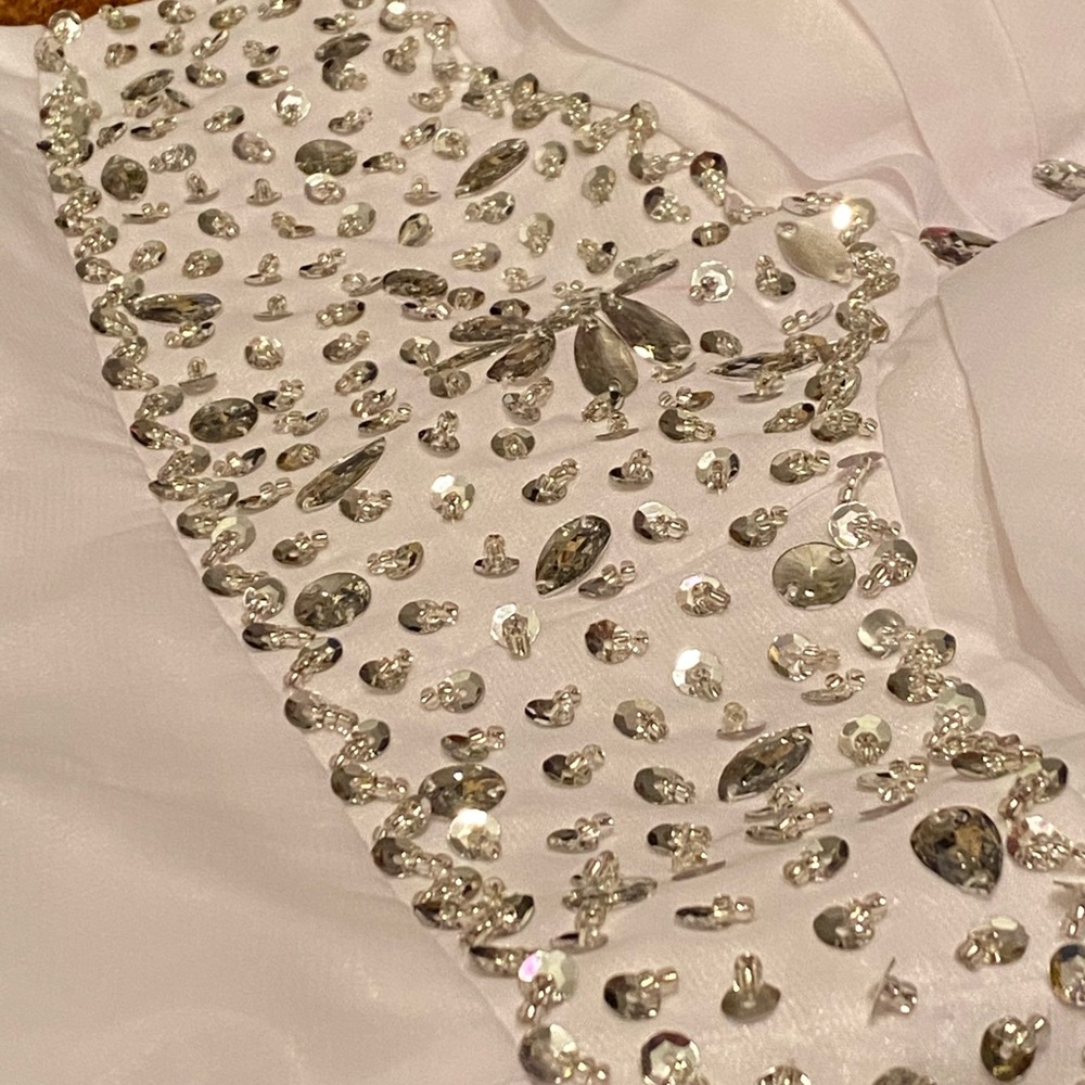 NEW Jaeden White Formal Dress - Picture 8 of 8